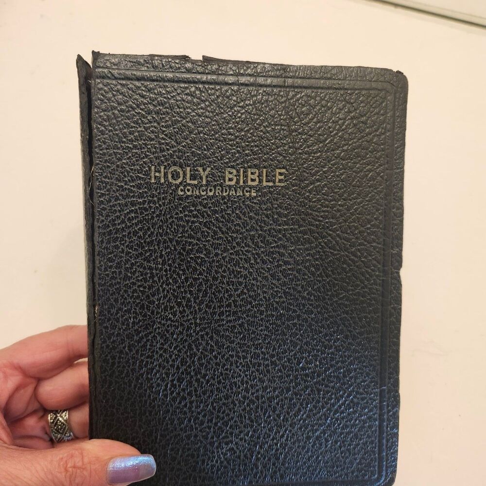 Holy Bible KJV Red Letter Edition Concordance World Publishing Company